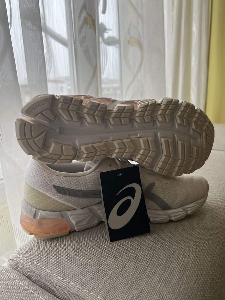 Маратонки Asics guantum 180