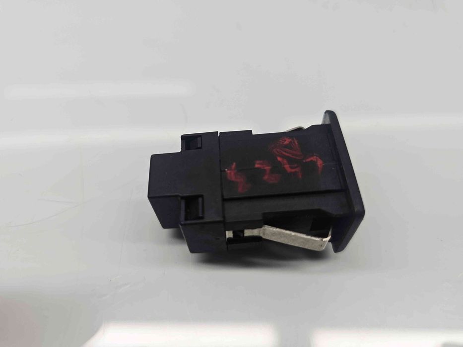 Conector auxiliar USB  Volkswagen Golf 6 (5K1) [Fabr 2009-2013] 5M003