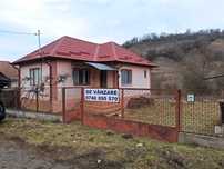 Casa de vanzare la tara