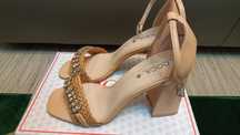 Sandale crem cu toc, model deosebit, noi, marimea 39
