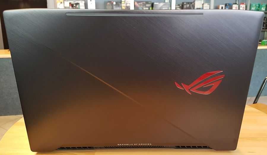 Asus ROG Strix GL703G Scar edition 17.3" Intel i7-8750H GTX1070
