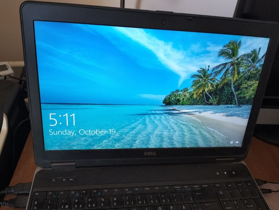 Лаптоп dell продава се