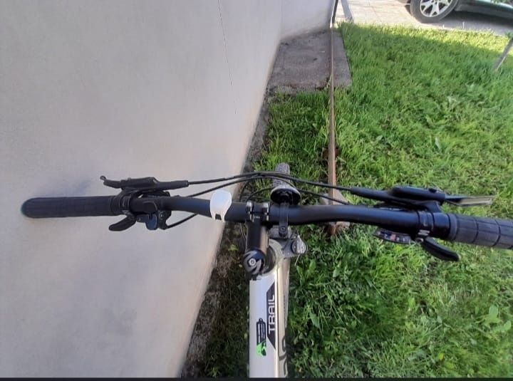 Vând bicicleta cannondale