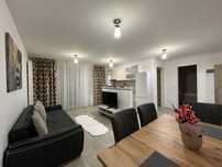 Inchiriez apartament tip studio Kasper Coresi cu vedere la pietonală
