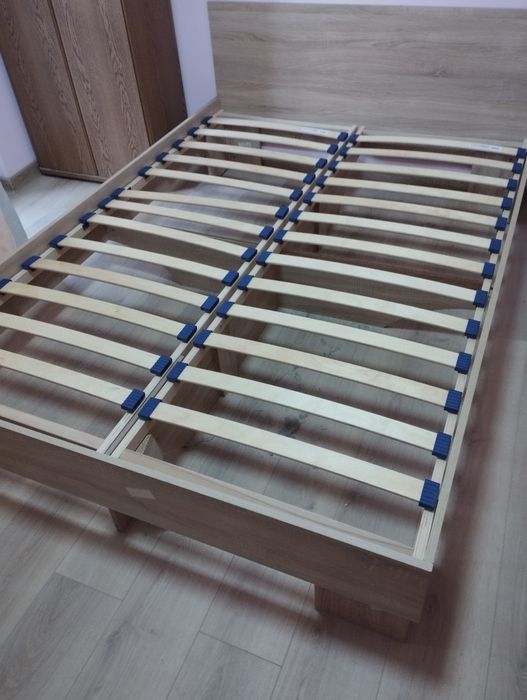 Спалня 140/200 с подматрачни рамка