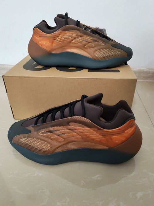 Adidas yeezy boost 700 V3 mărimea 46