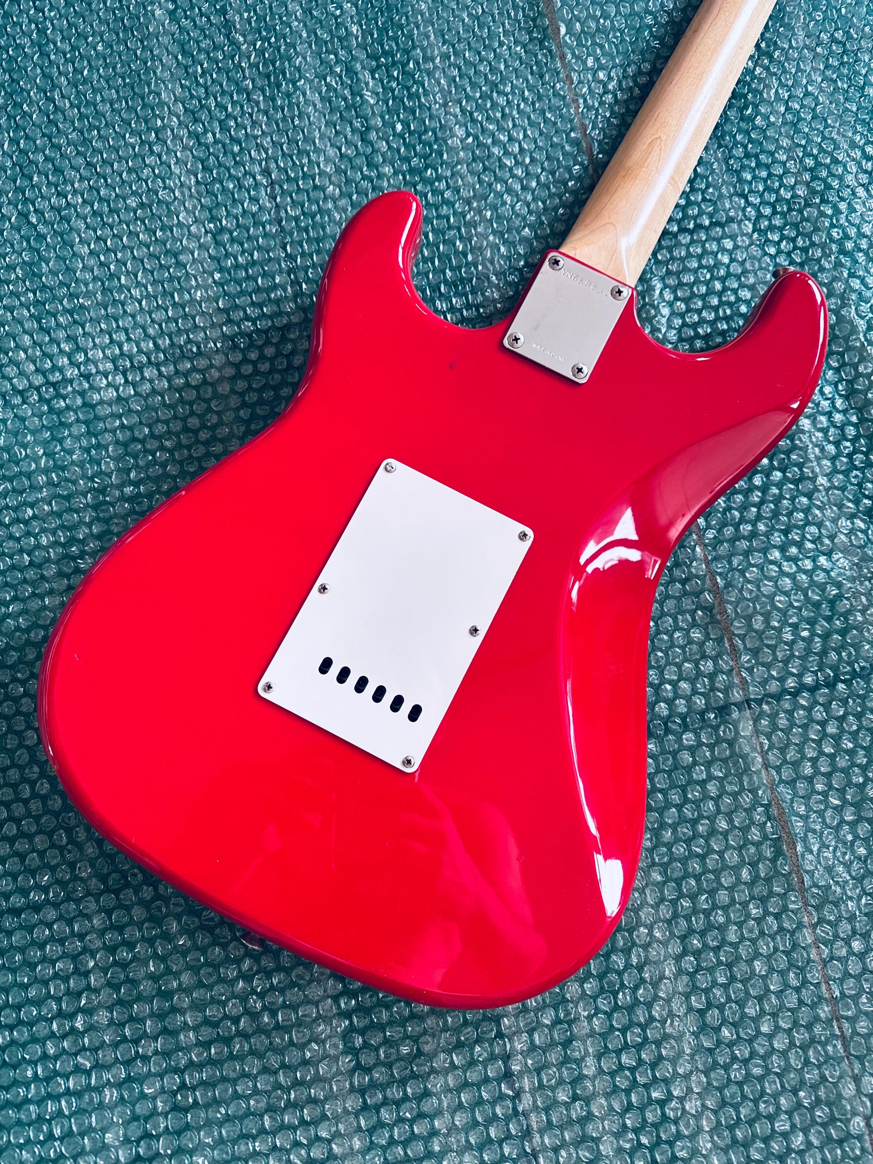 Chitara electrica Scuier Strat by Fender Vintage-Style Hardtail Bridge