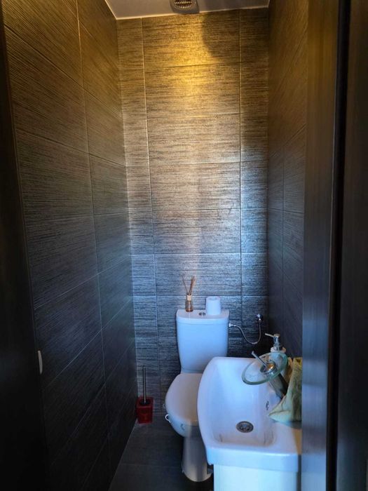Inchiriez apartament  3 camere , situat în zona Biserica Rosie Arad