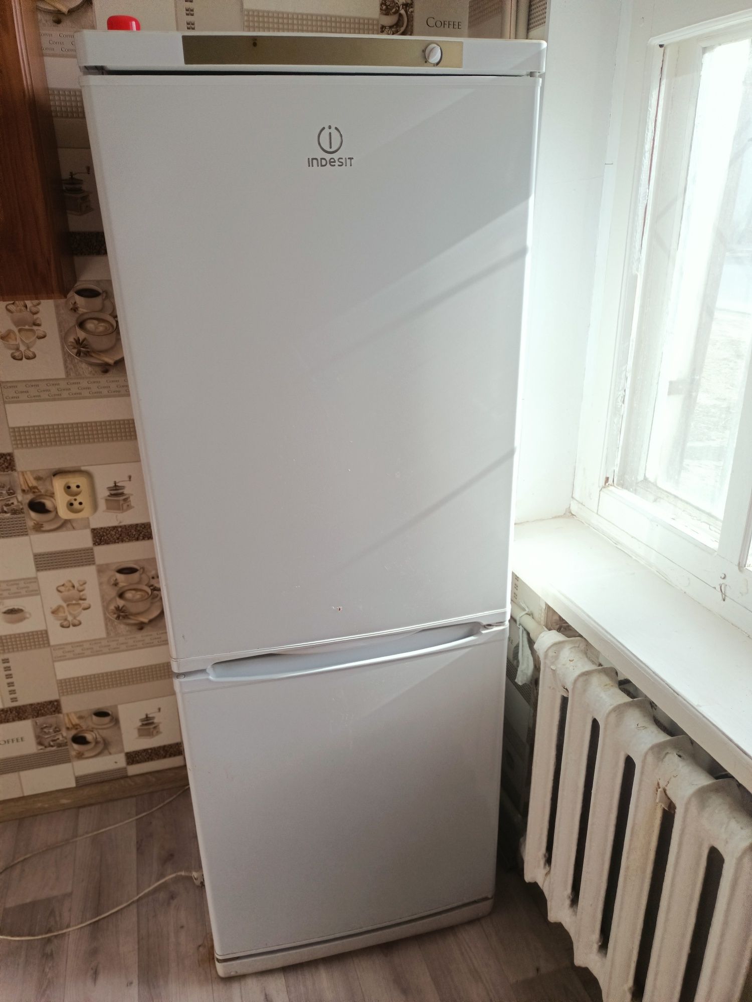 Холодильник indesit