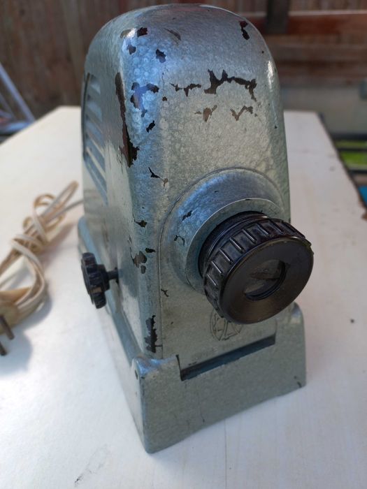 Aparat de proectie diafilme