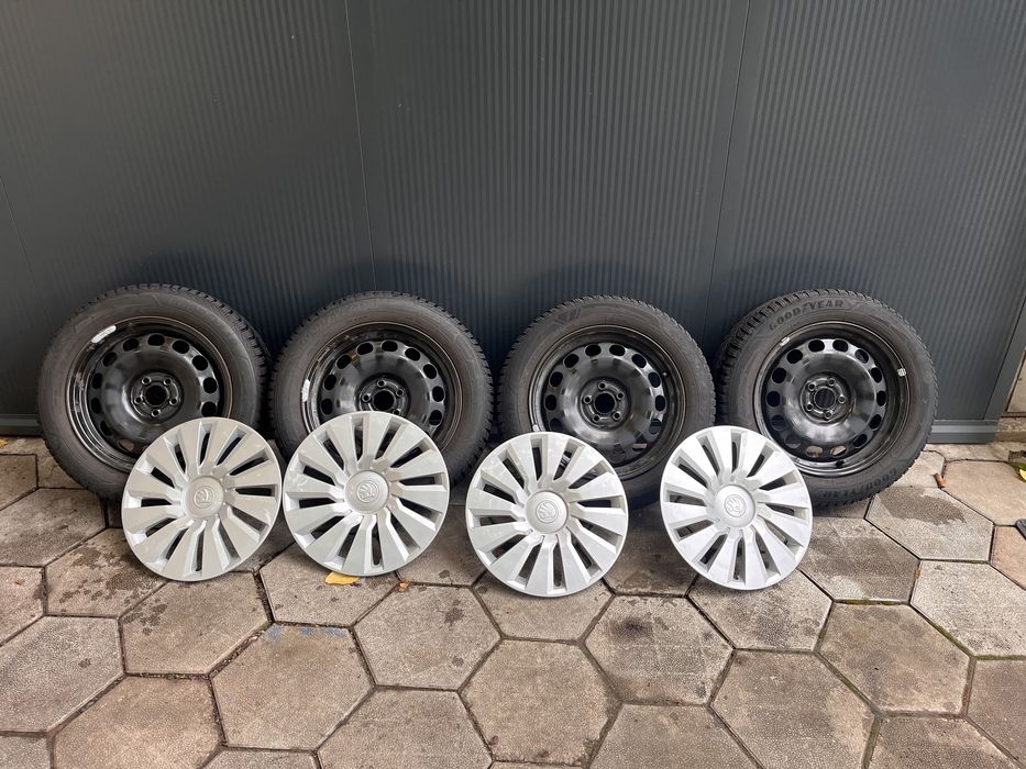 Зимни гуми Goodyear 195/60/16 + 16" джанти 5х112
