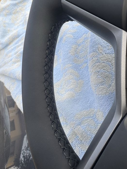 Tesla model 3/Y волан претапициран с естествена кожа