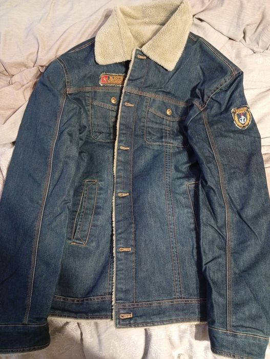 Vând Geaca Jeans cu blană model puțin mai lung