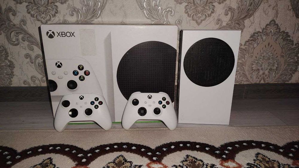 Xbox series s 512гб 2 джойстик игры в идеальном состоянии
