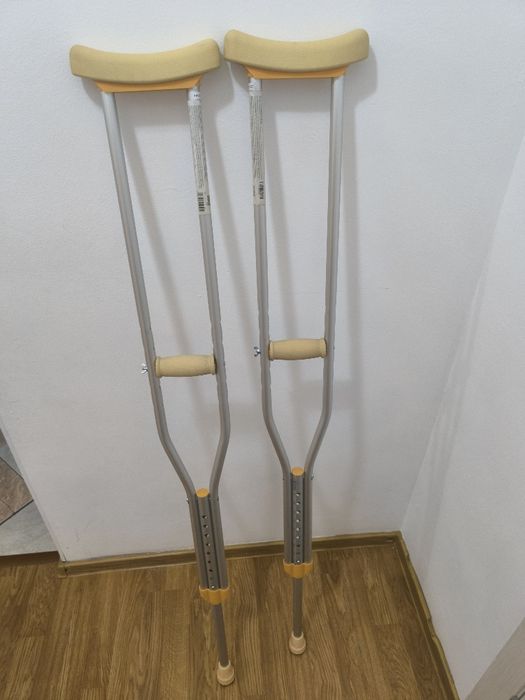 Костыли и бандаж