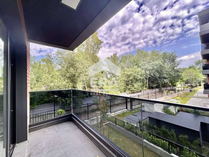 Продава се Тристаен апартамент в София, Хладилника - 110 кв.м за 2479 €/кв.м - Снимка #1