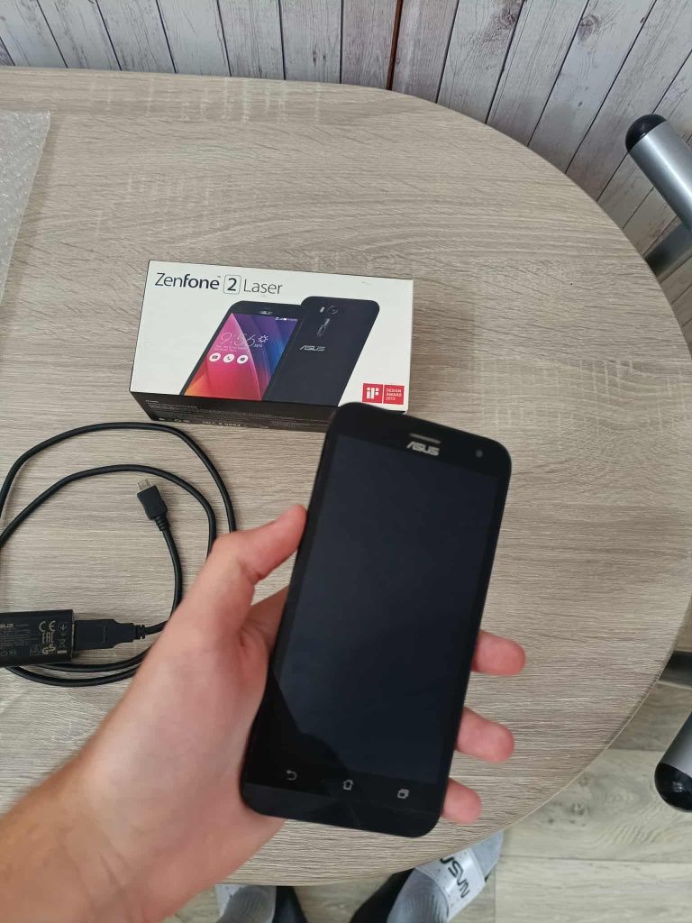 Телефон Asus Zenfone 2 Laser