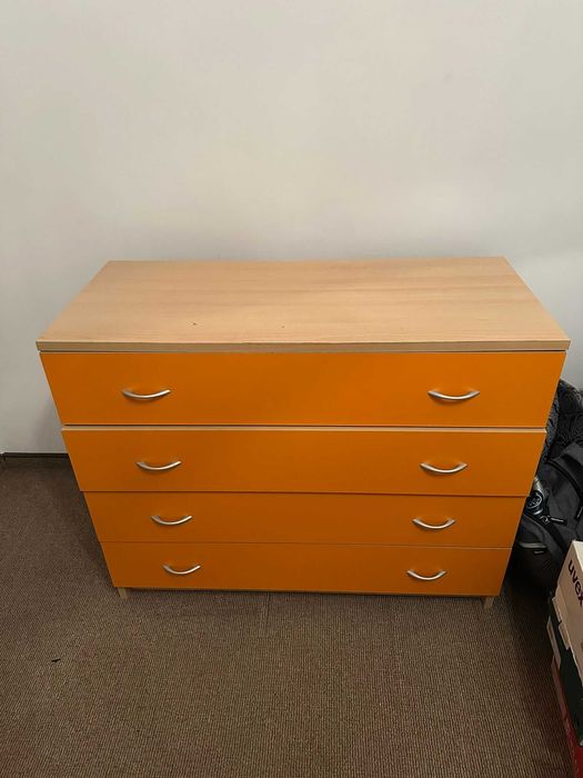 Comoda mobilier camera utilizata