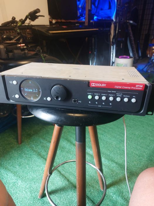 Procesor de sunet Dolby CP750