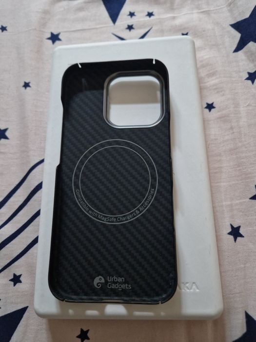 Vând 3 huse Iphone 16 pro Pitaka si 1 pentru Iphone 15 pro max