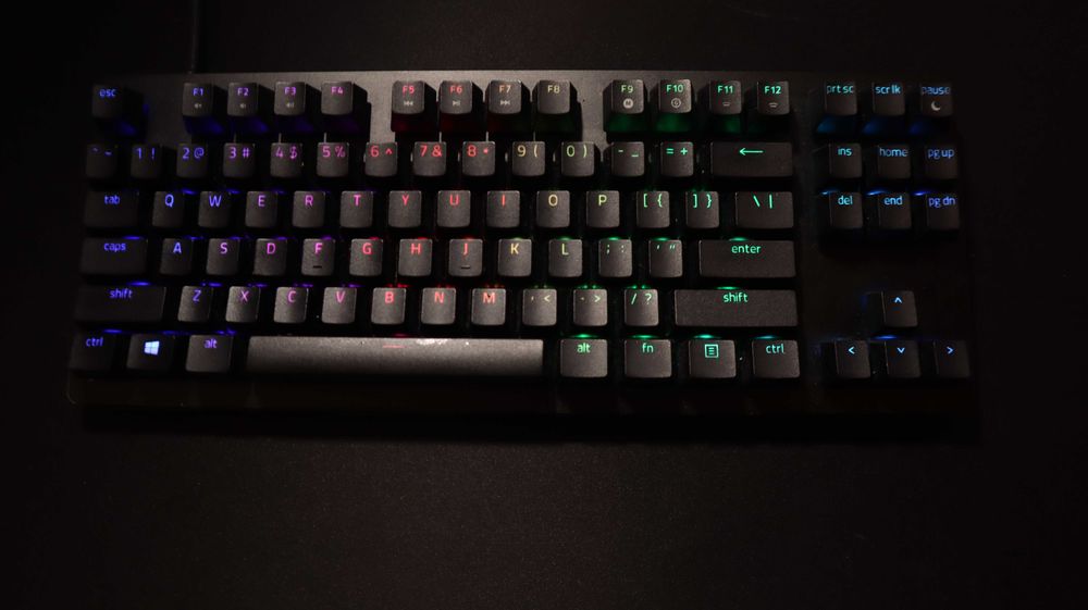 Razer Huntsman V2 TENKEYLESS Клавиатура