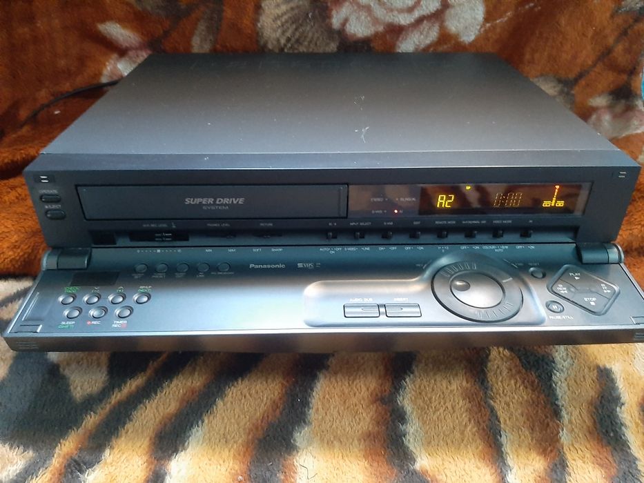 Vând videorecorder panasonic stereo nv-hs800 în stare bună