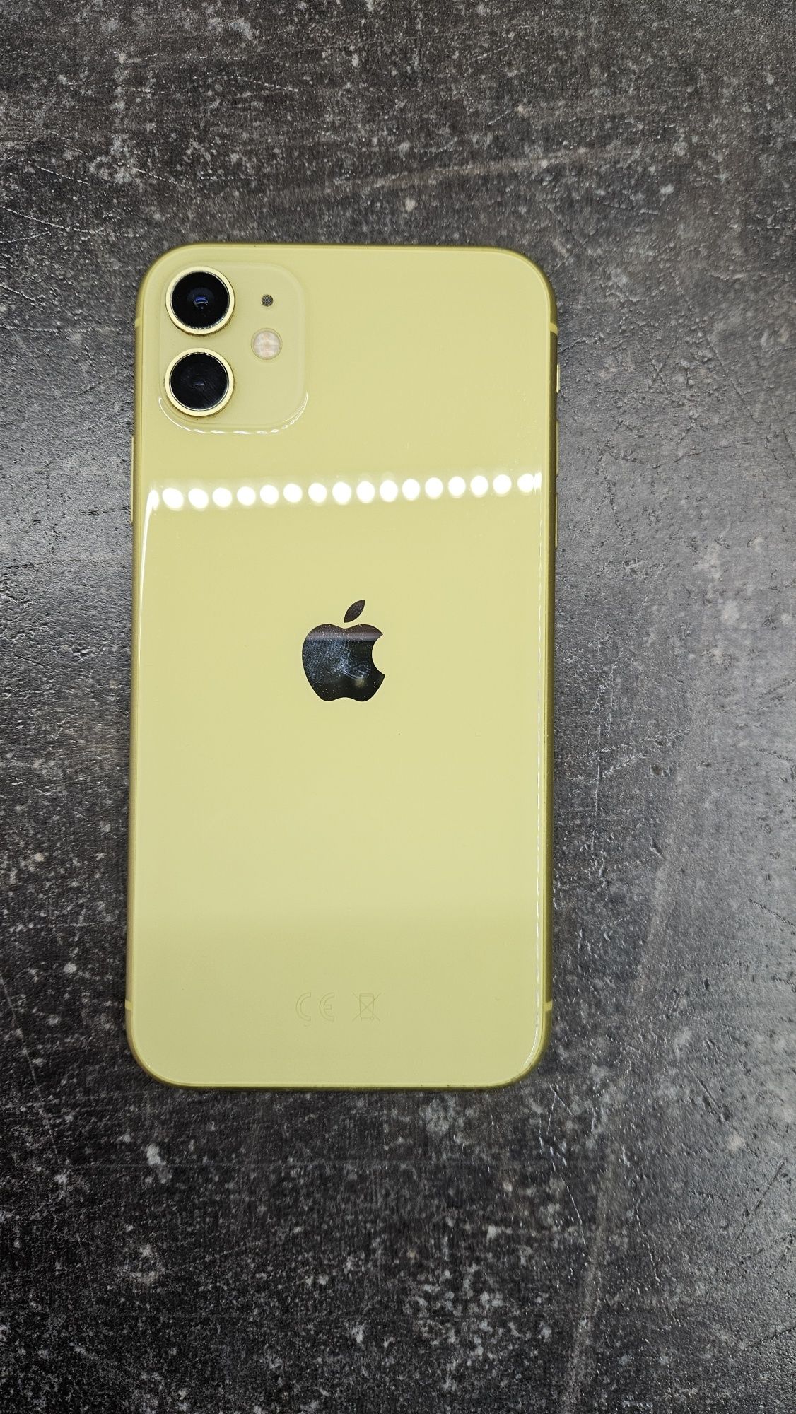 Iphone 11 /100% батерия + Зарядно