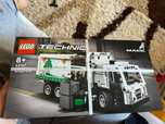Lego Technic  Mack Nou 42167 8+