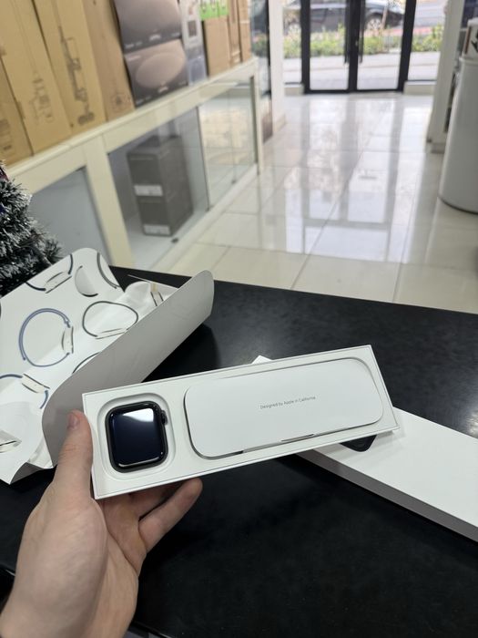 Продам Apple Watch SE 2Gen 44mm Midnight в идеале