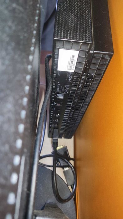 Jucarie copii consola Xbox One X 1 Tb 2 manete stare ca noua