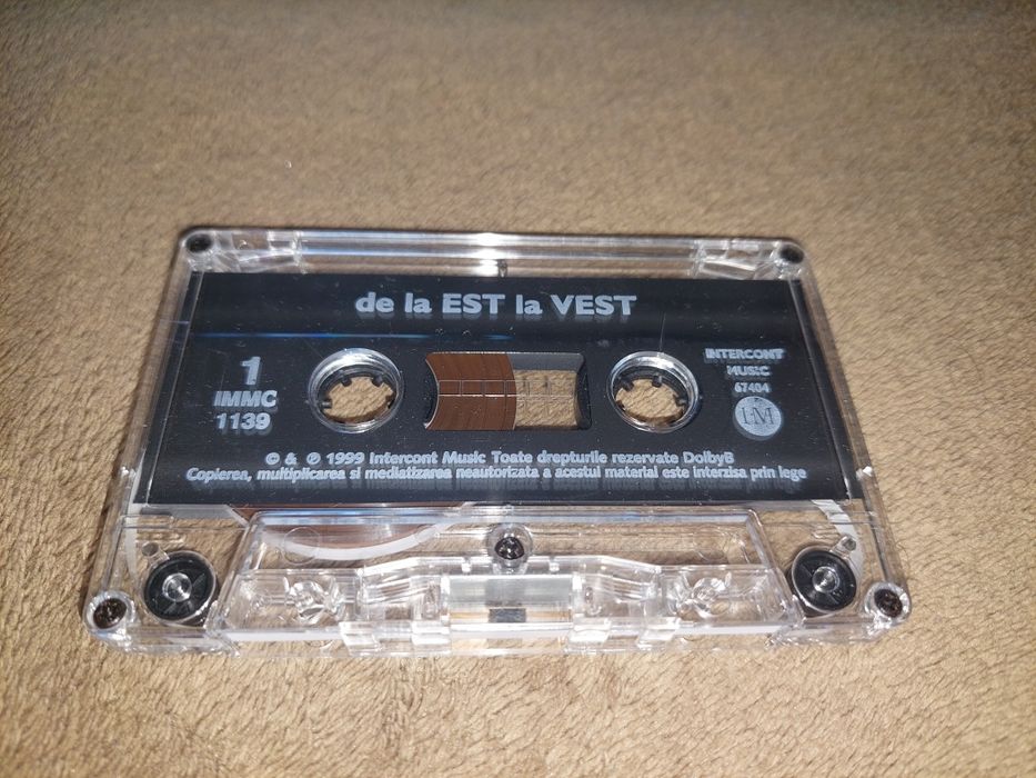 De la Est la Vest 1999% Hip Hop (casetă audio)