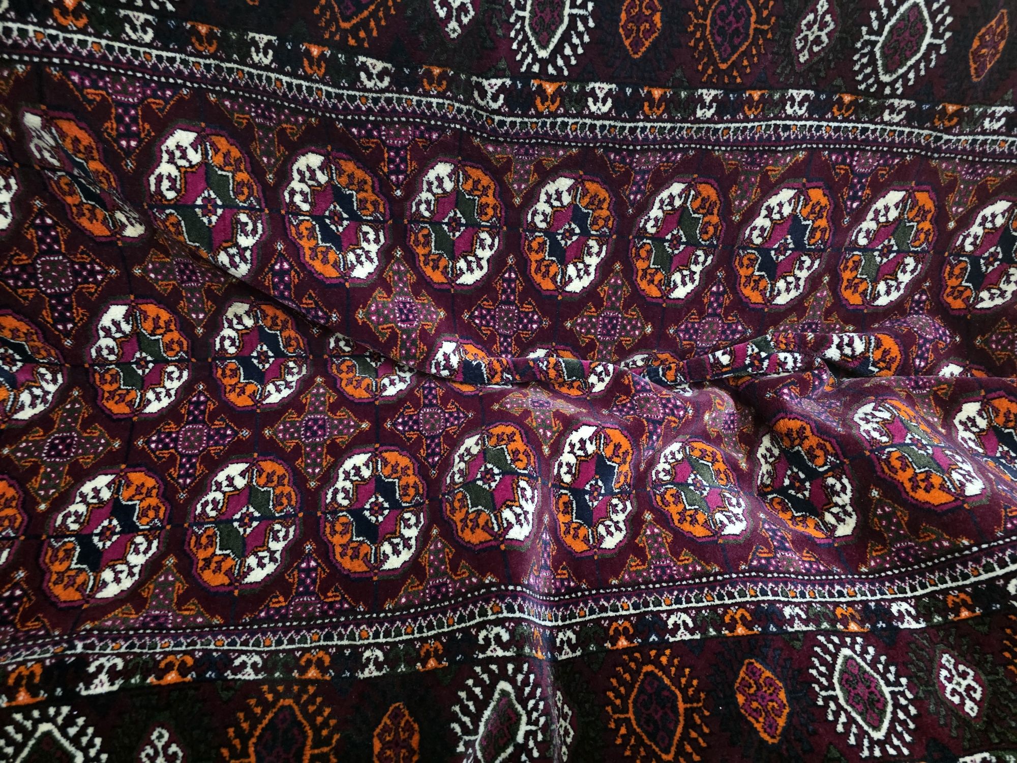 Turkman gilamlar sotiladi