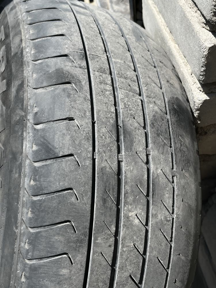 Шины 215/60/16 в хорршем состоянии торг уместен очень срочно