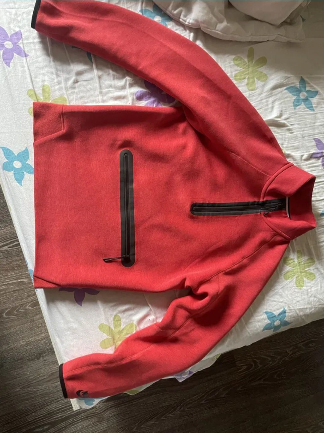 Продавам Nike tech!