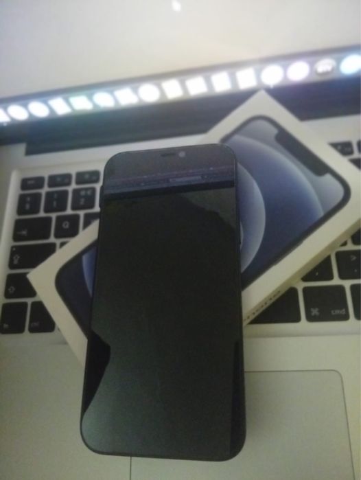 iPhone 12 – 64GB | Negru | Stare foarte bună
