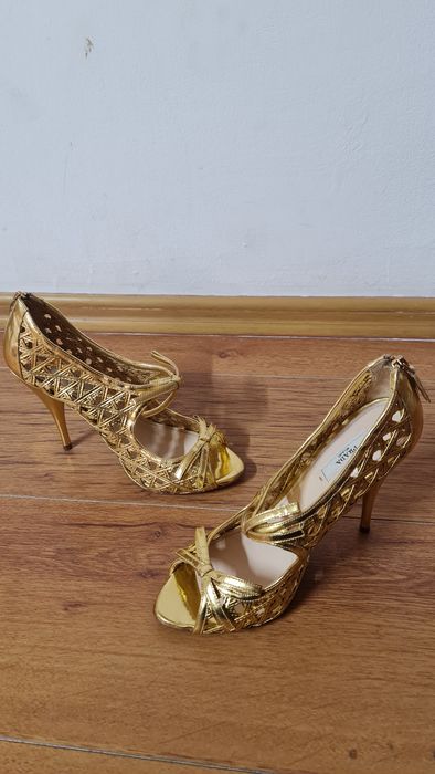 Sandale pantofi Prada original okazie