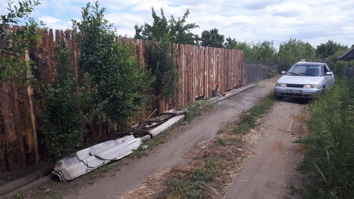 Установка заборов из горбыля высотой два метра