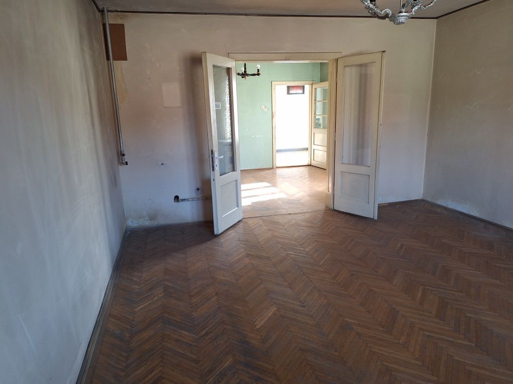 Vand casa  in Sacele ,str Bulevardul Brasovului , zona excelenta