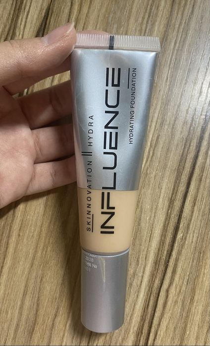 Тональная основа от INFLUENCE BEAUTY skinnovation hydra в отенке 04,