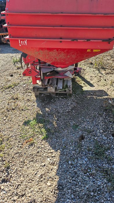 Vand distribuitor de îngrășăminte