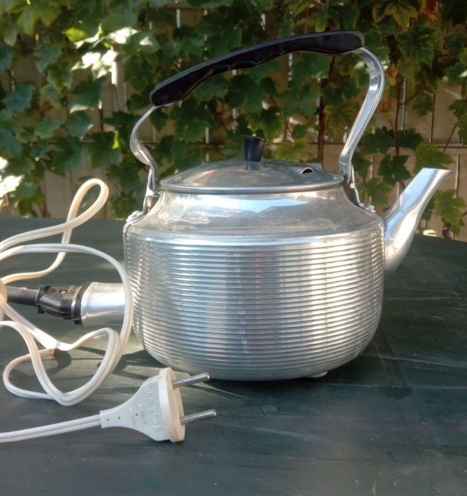 Fierbător electric Vintage tip ceainic 2 litri perfect functional