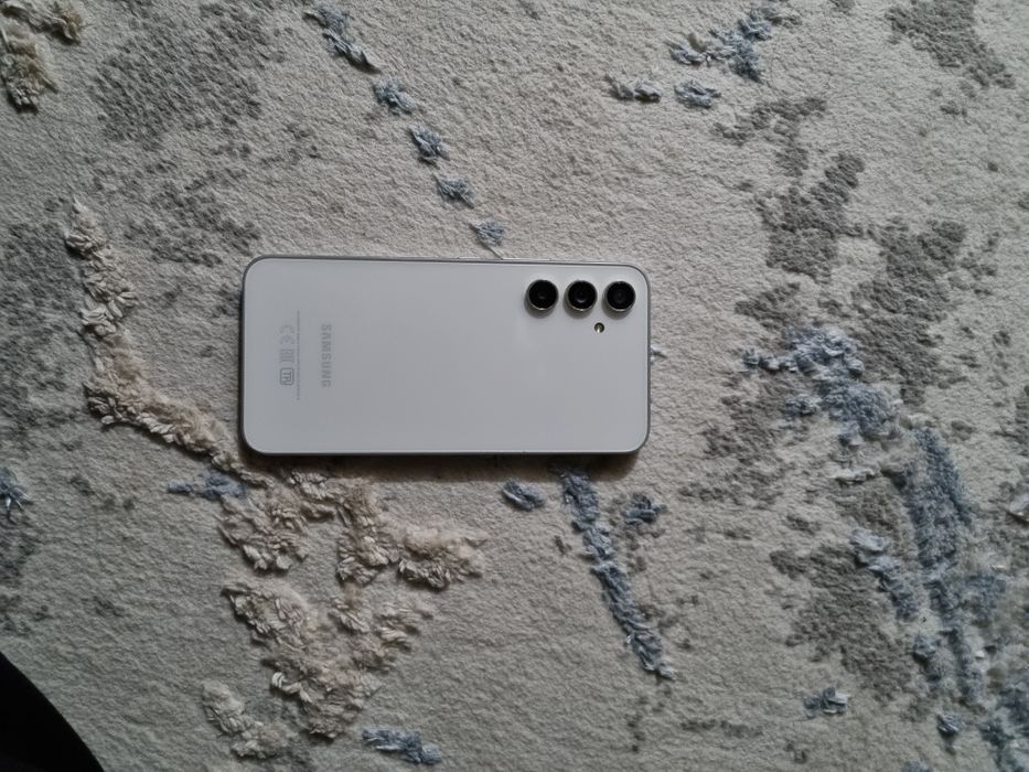ПРОДАЕТСЯ СРОЧНО!!  Samsung A54. Белого цвета. На 128гб.