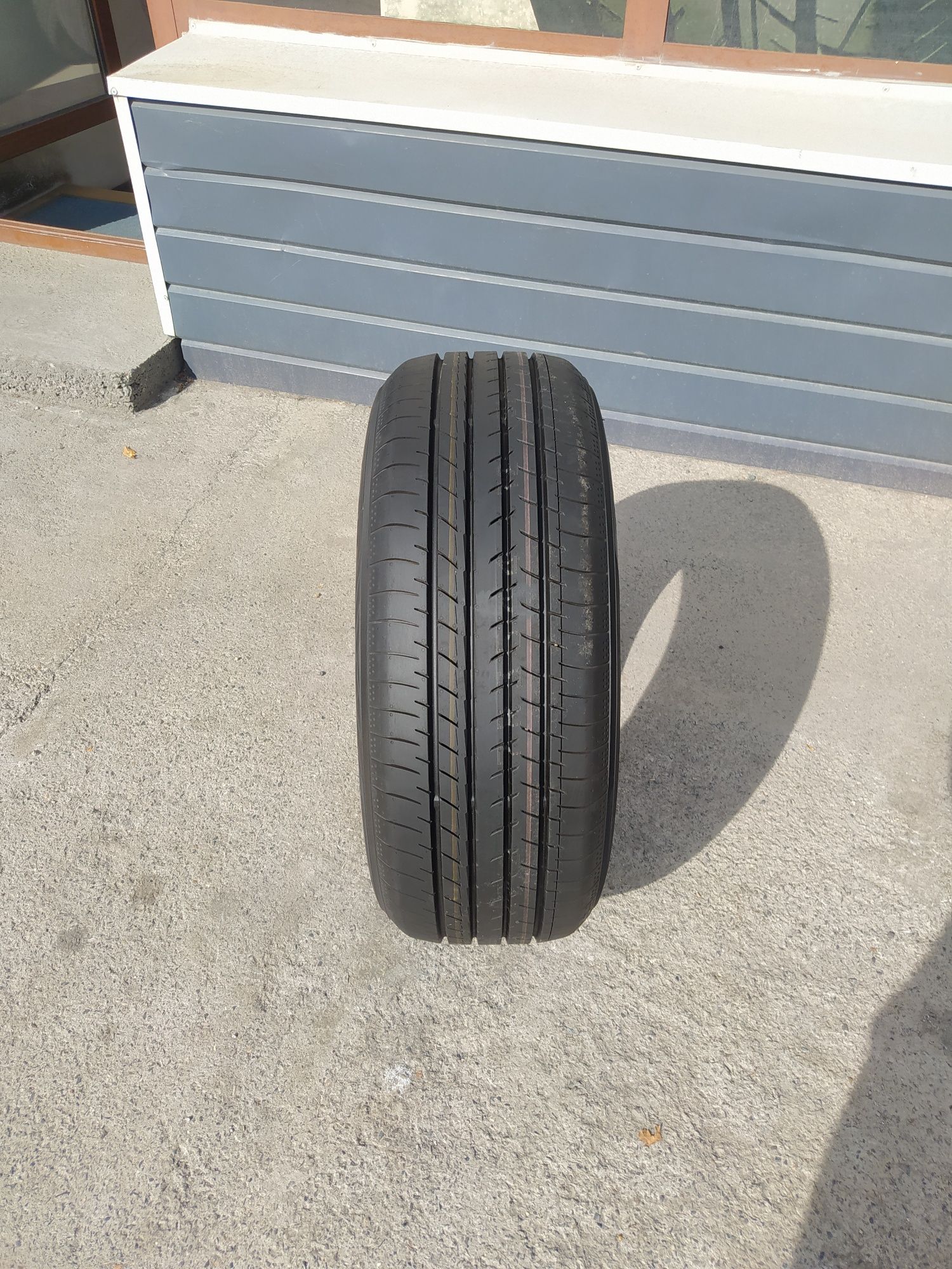 Yokohama 215/55R17 AE51