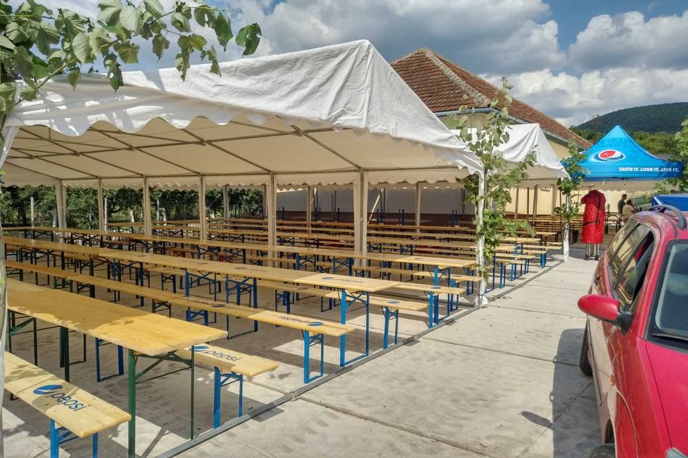 Inchiriez scaune, mese si corturi evenimente