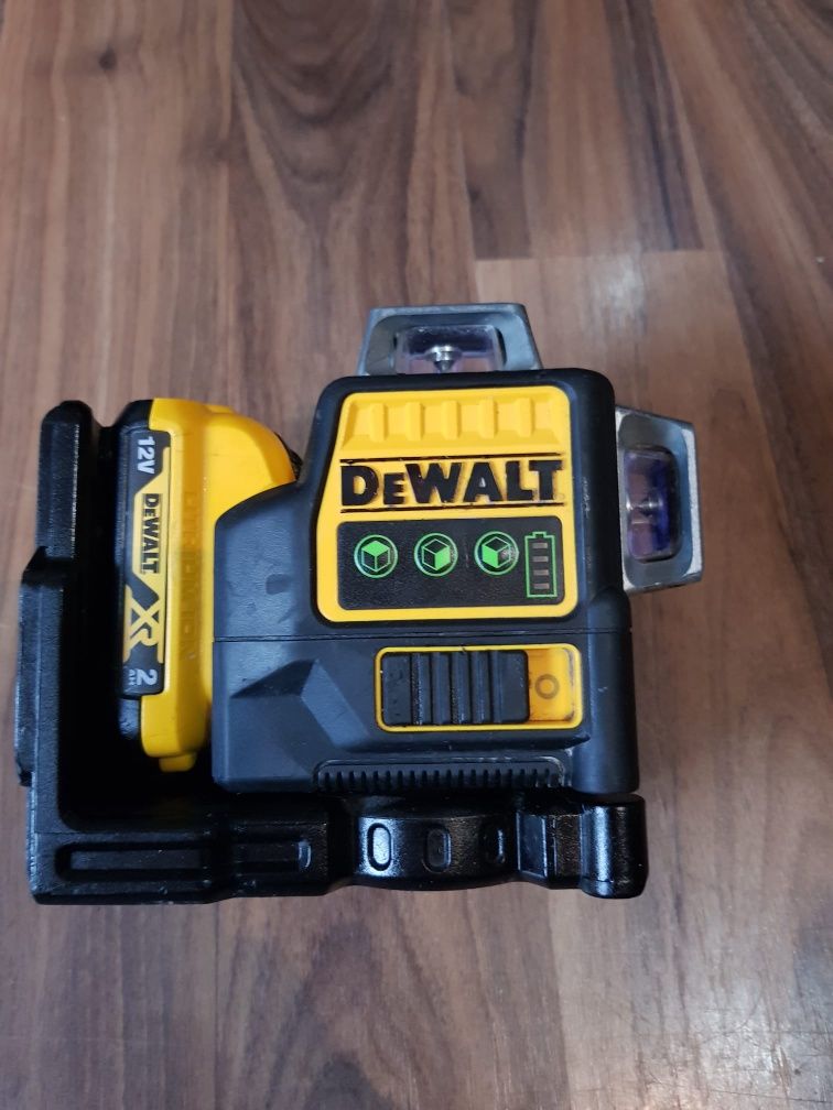 Dewalt DCE089G,laser la 360⁰ cu linii verzi.