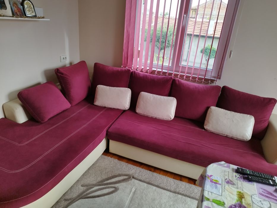 Ъглов диван запазен.