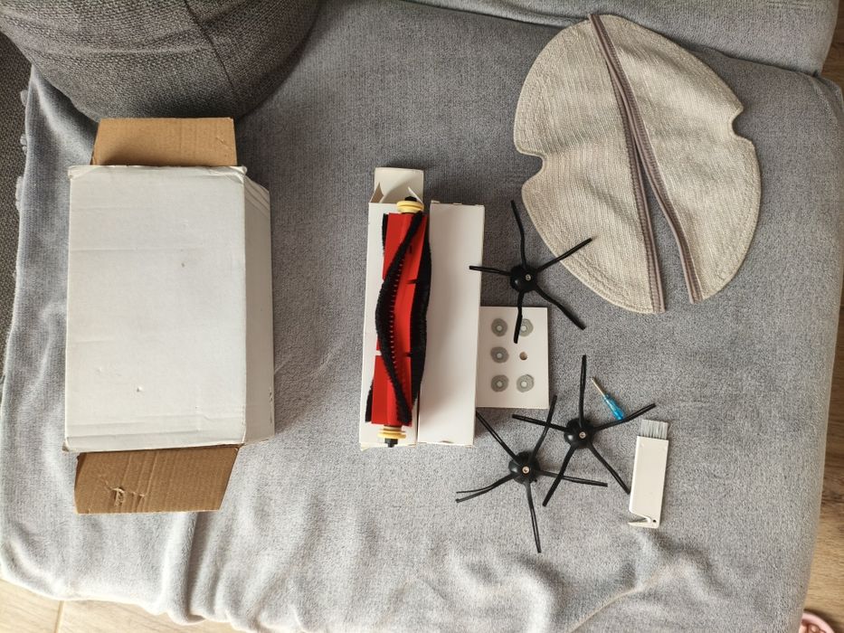 Robot aspirator Roborock S5 Max – stare bună, cu accesorii incluse