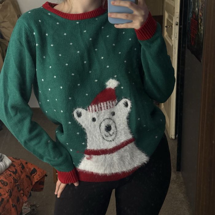 Коледен пуловер с мечка