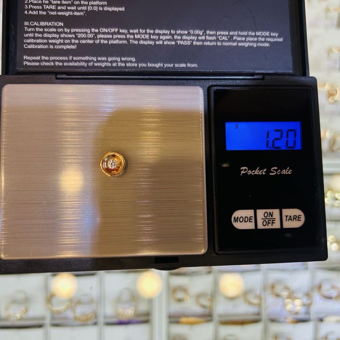 Продам золотой кулон с фианитом