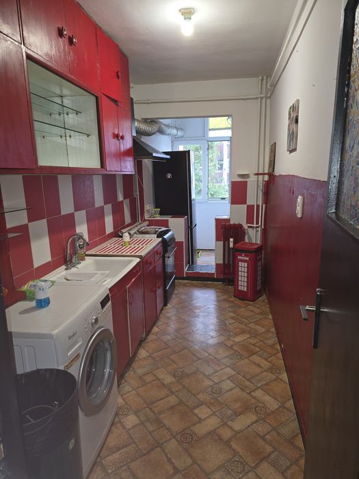 Inchiriez ap 2 camere centru PF